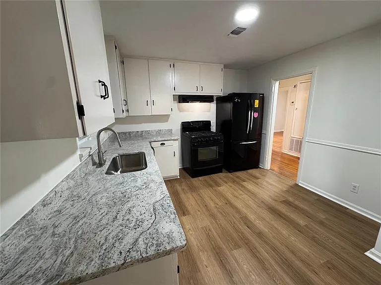 713 Iris Ave — Photo 10