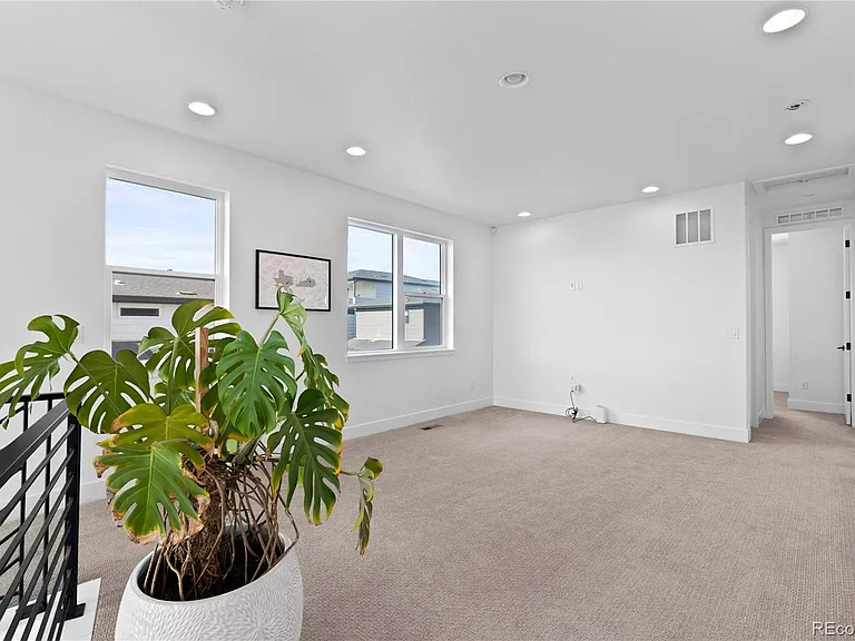6058 N Perth St — Photo 21
