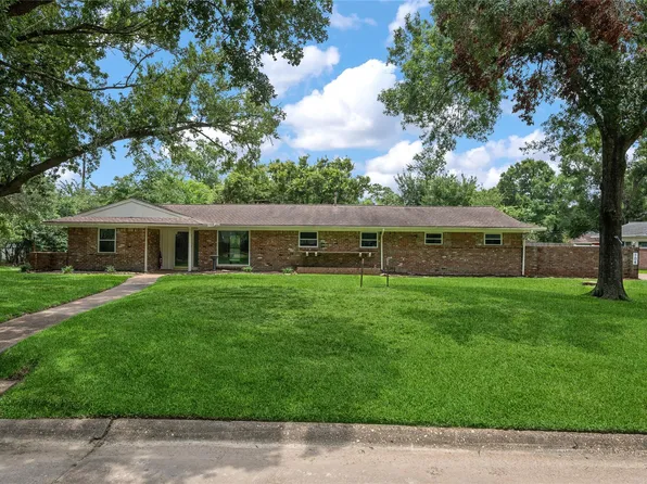 104 Merrilane St, Baytown, TX 77520