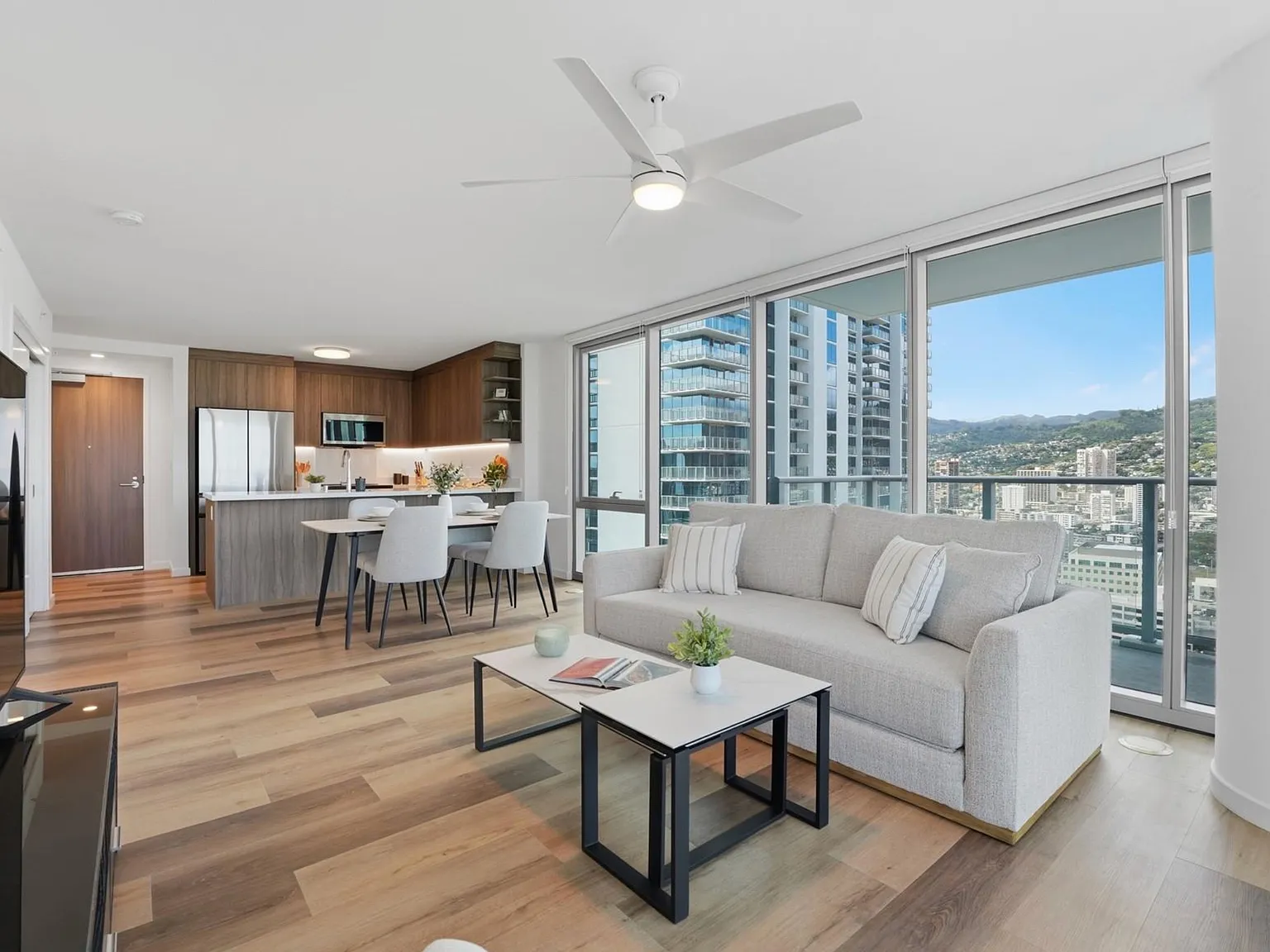 2 bed, $4,700 — Photo 1