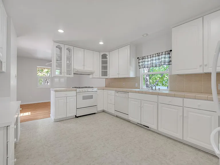 612 Orange Grove Way — Photo 5