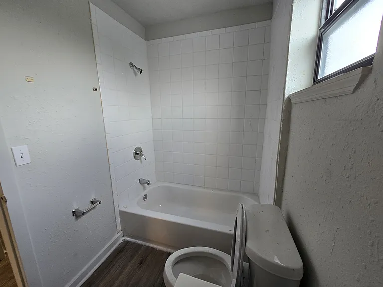 318 N 11th St #202 — Photo 5