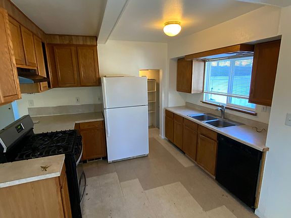 3rd image of 8019 44th St W