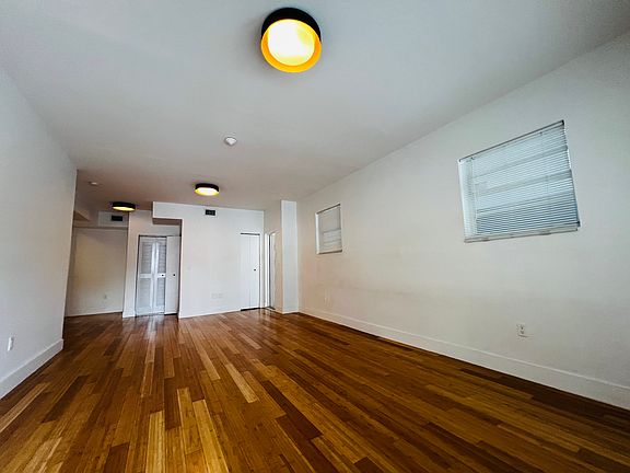 5th image of 958 Bay Dr #911