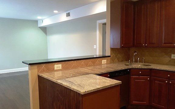 3rd image of 6440 N Seeley Ave #303