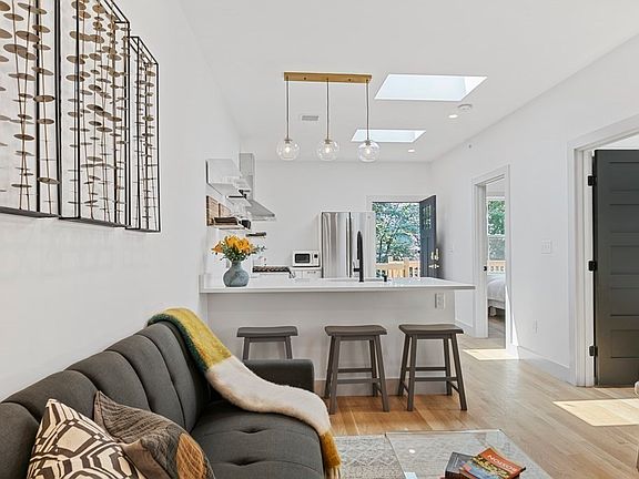 3rd image of 43 Wordsworth St #3