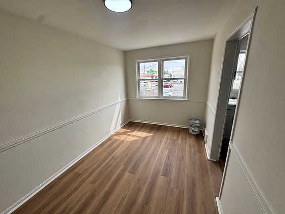 4th image of 2502 N Heald St