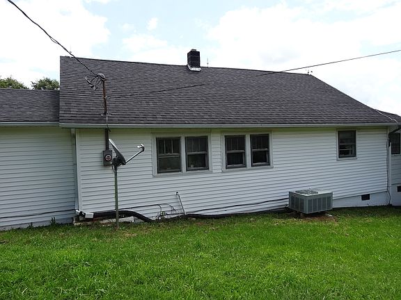2nd image of 303 Wells Chapel Ln