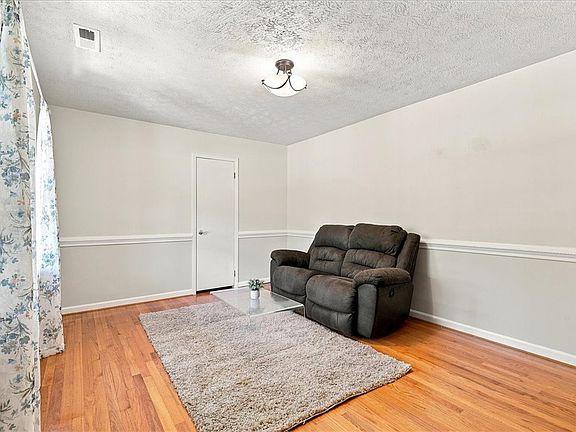 5th image of 109 Griffin Cir