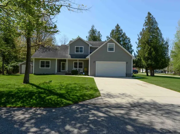 722 Bennington St, East Tawas, MI 48730