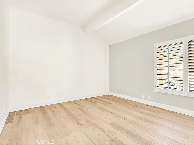 114 Corsica Dr — Photo 11