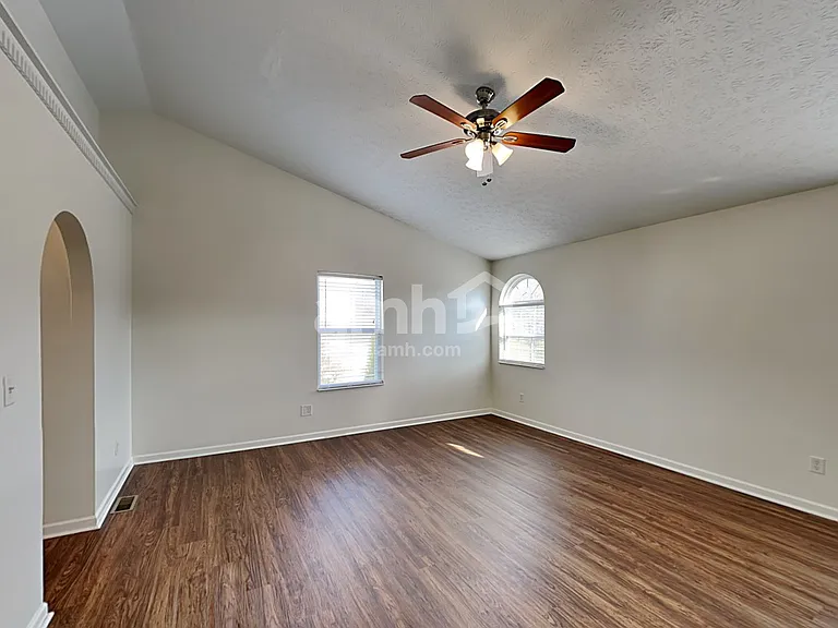 125 Simsbury Ct — Photo 12