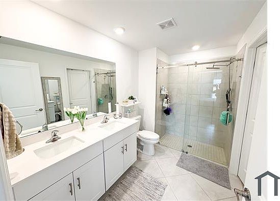 3rd image of 1524 NE 36th Ter