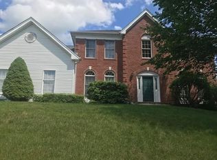 10 Hawthorne Rd, Shrewsbury, MA 01545