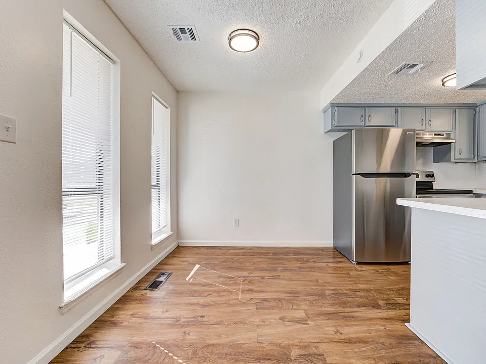 1006 Acacia Cir