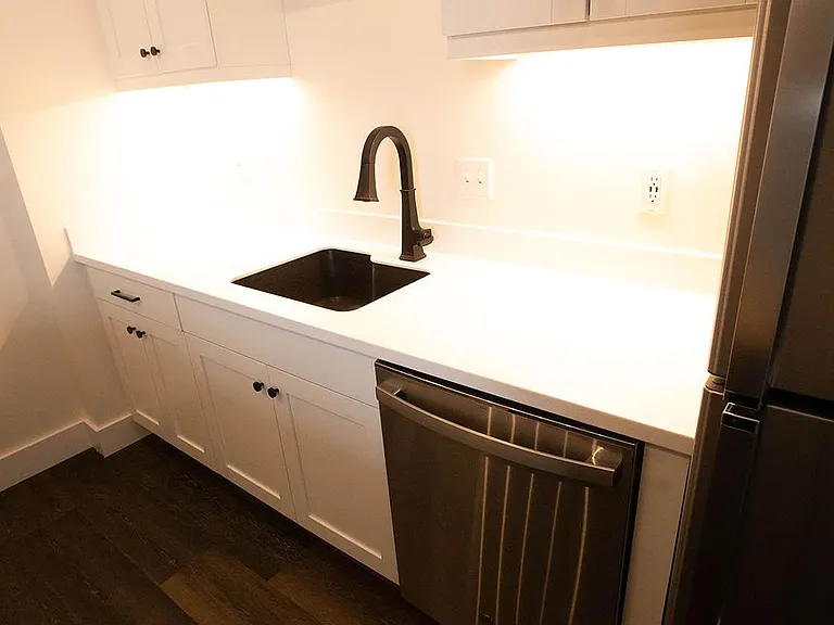 411 W Portage Ave #7 — Photo 17