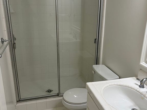4th image of 2638 28th St #5