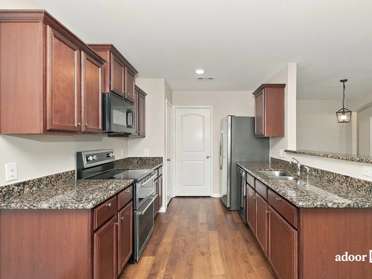3 bed, 2.0 bath, 1392 sqft, $1,795 — Photo 3