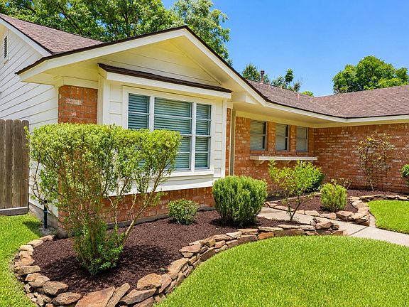 2nd image of 2016 Kingsway Dr