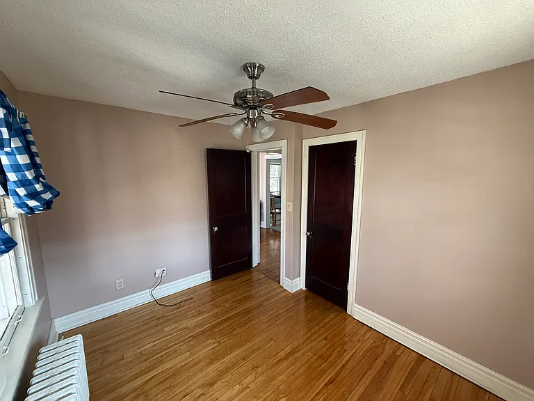 992 Wakefield Ave — Photo 5