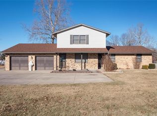 27 Blackburn Mnr, Millstadt, IL 62260