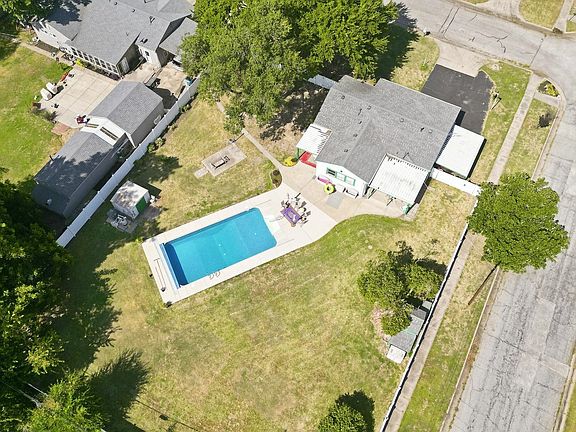 4th image of 2754 N Edwards St