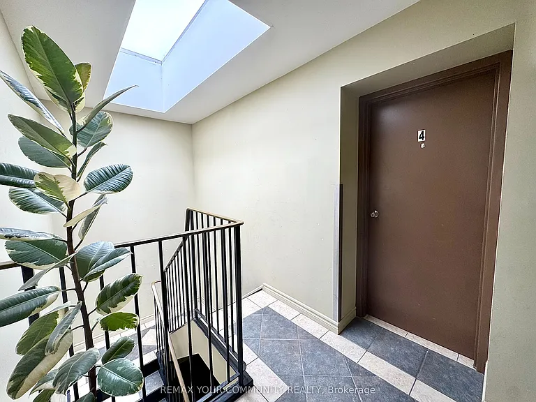 2417 Dundas St W #4 — Photo 12