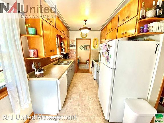 5th image of 2321 S Clinton St