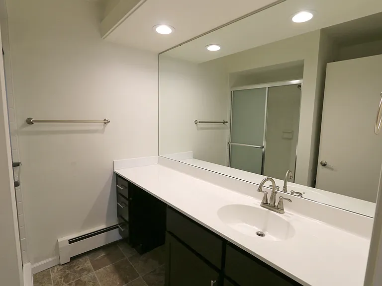Lexington Hills Apartments — Photo 37