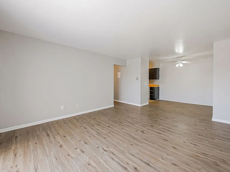 825 S Grand Ave — Photo 8