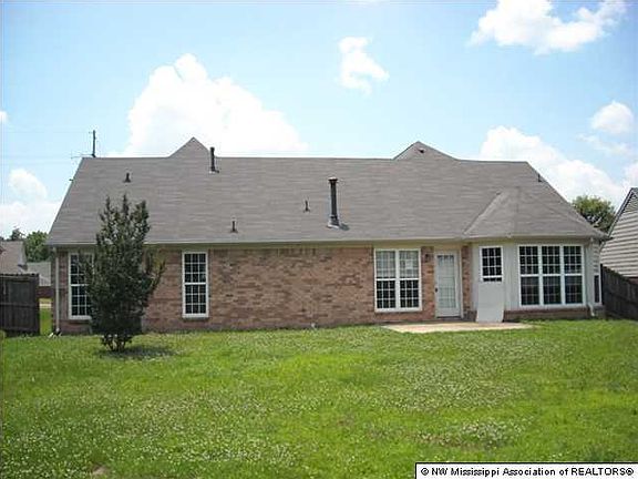3rd image of 722 Northwood Hills Dr