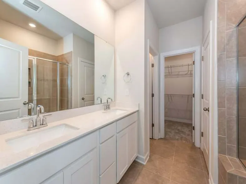3 bed, 2.5 bath, 1960 sqft, $2,600 — Photo 4