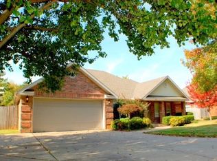 2815 N Quail Creek Dr, Fayetteville, AR 72703