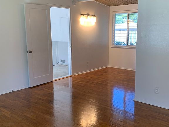 3rd image of 760 Rosemont Ave #Na