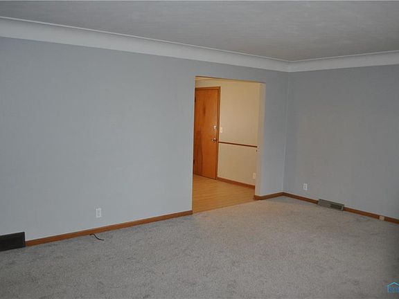 3rd image of 203 Park Ln