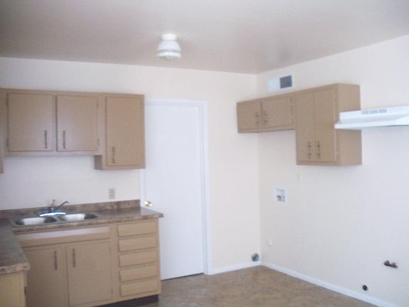 3rd image of 10300 Alcan St