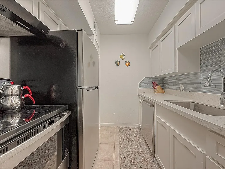 2201 Fountain View Dr #9 — Photo 15