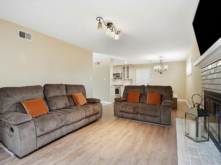4657 Brenda Cir — Photo 19