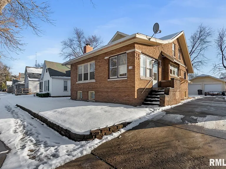 1816 W Callender Ave — Photo 1