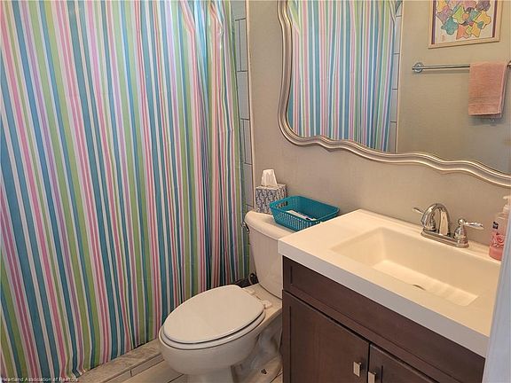 5th image of 208 Oak Knolls Cir