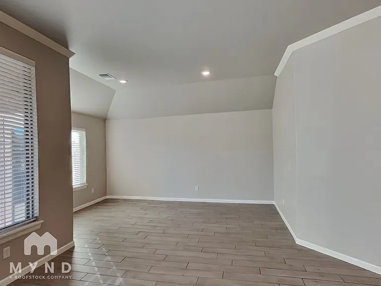 5400 Riverrun Ct — Photo 7