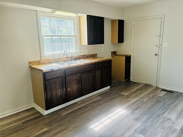 806 Miller Ave — Photo 18