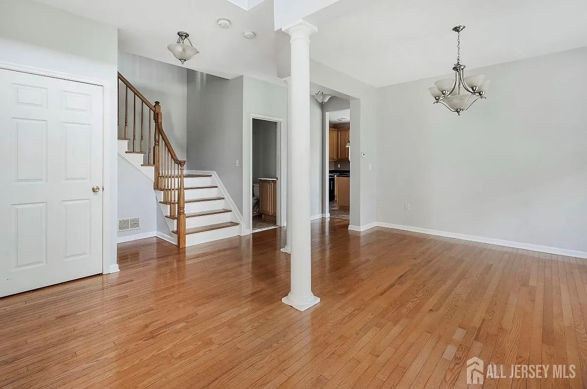 3 bed, 2.5 bath, 2052 sqft, $3,800 — Photo 4