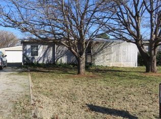 715 S Park Ave, Iowa Park, TX 76367