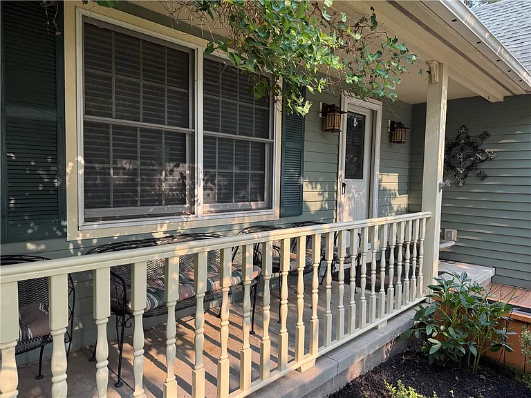 9 Wisteria Ln — Photo 4