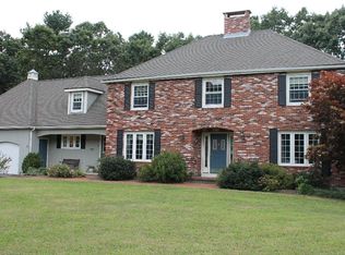 5 Old Carriage Ln, Franklin, MA 02038