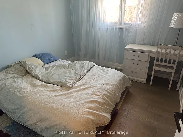4076 Woodington Dr — Photo 3