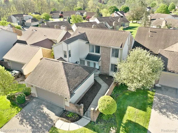 23193 N Chanticleer Dr, Southfield, MI 48034