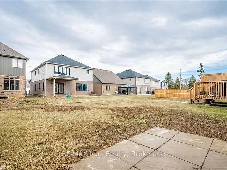 135 Acacia Rd — Photo 35