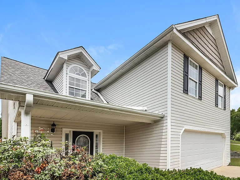 204 Providence Dr — Photo 4